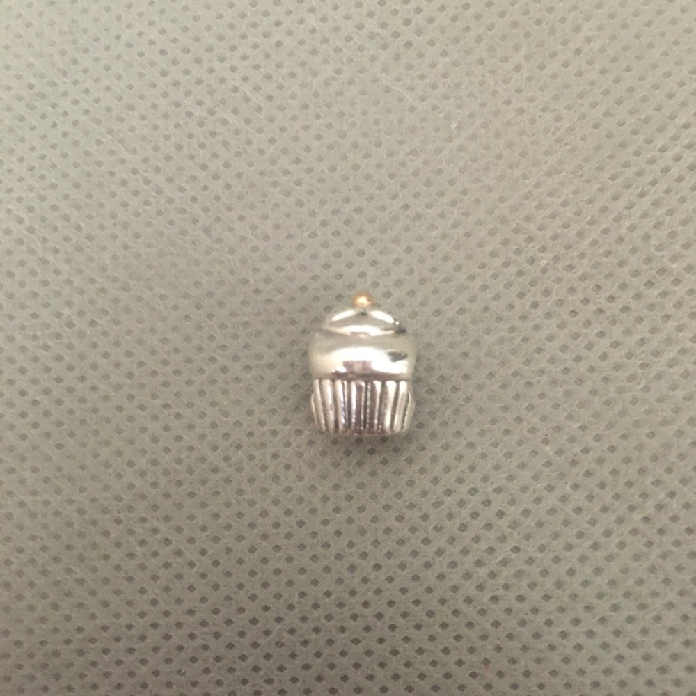 RETIRED authentic Pandora charm (cupcake)